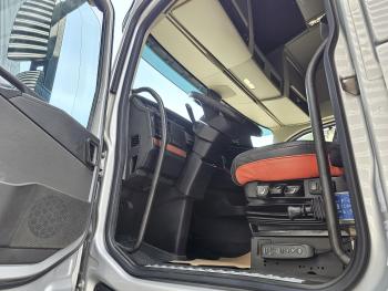 FH 16.750 6x4 / RETARDER / HYDRAULIC / PARKING COOLER